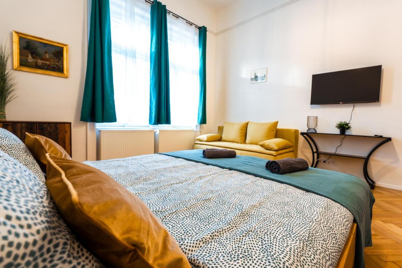Palace Quarter Suite Budapest Ngoại thất bức ảnh