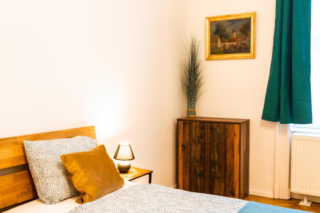Palace Quarter Suite Budapest Ngoại thất bức ảnh