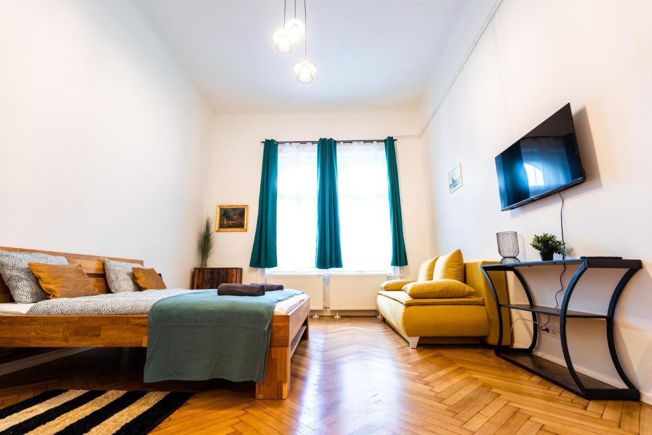Palace Quarter Suite Budapest Ngoại thất bức ảnh